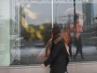 H&M using huge LED screens in shop windows